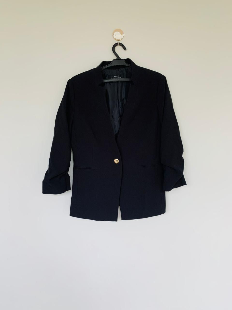 Tahari blazer (size medium slim fit) – Zanjabeel- A Bookstore By
